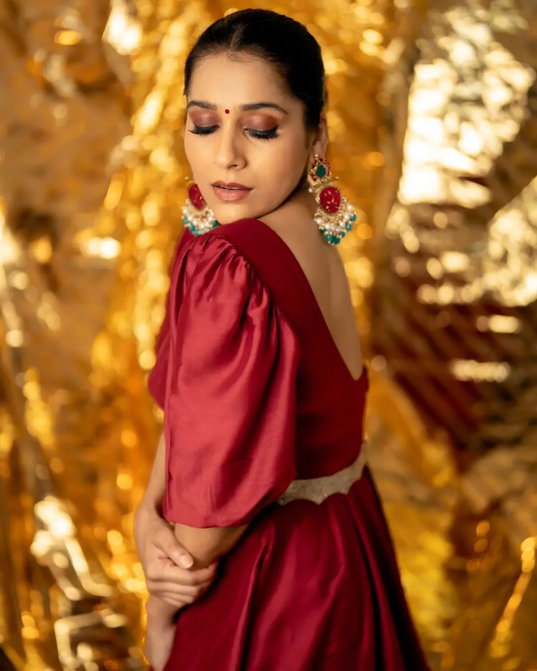 TV Actress Rashmi Gautam In South Indian Traditional Maroon Gown